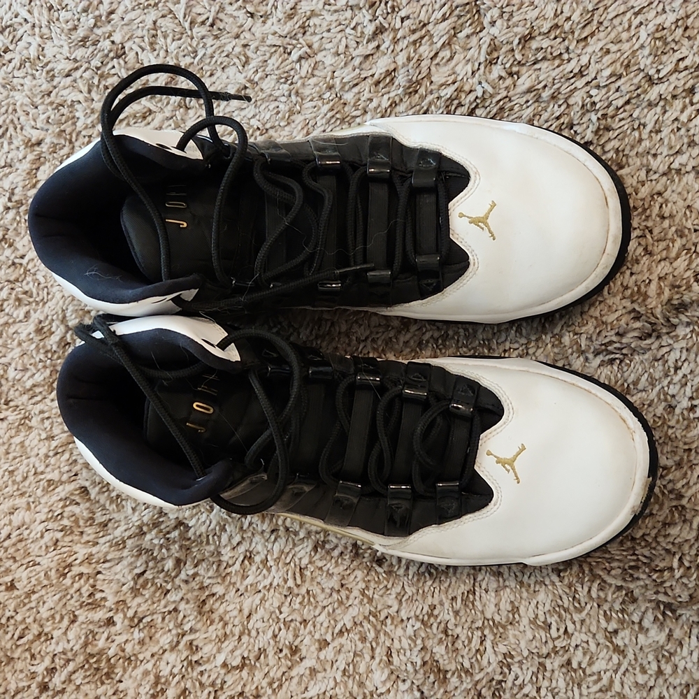 Mens Jordan Max Aura Golden black and white colors.